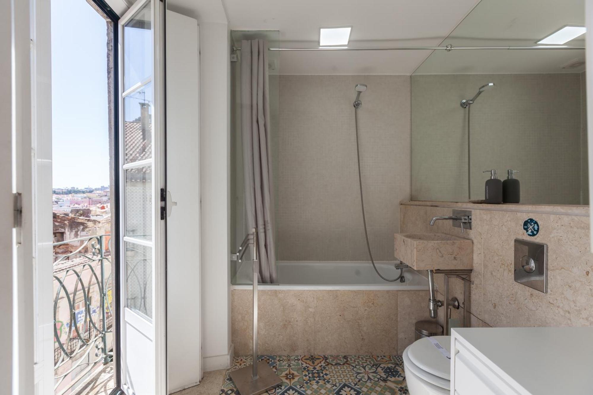 Flh Castle Duplex With Terrace Apartment Lisbon Bagian luar foto